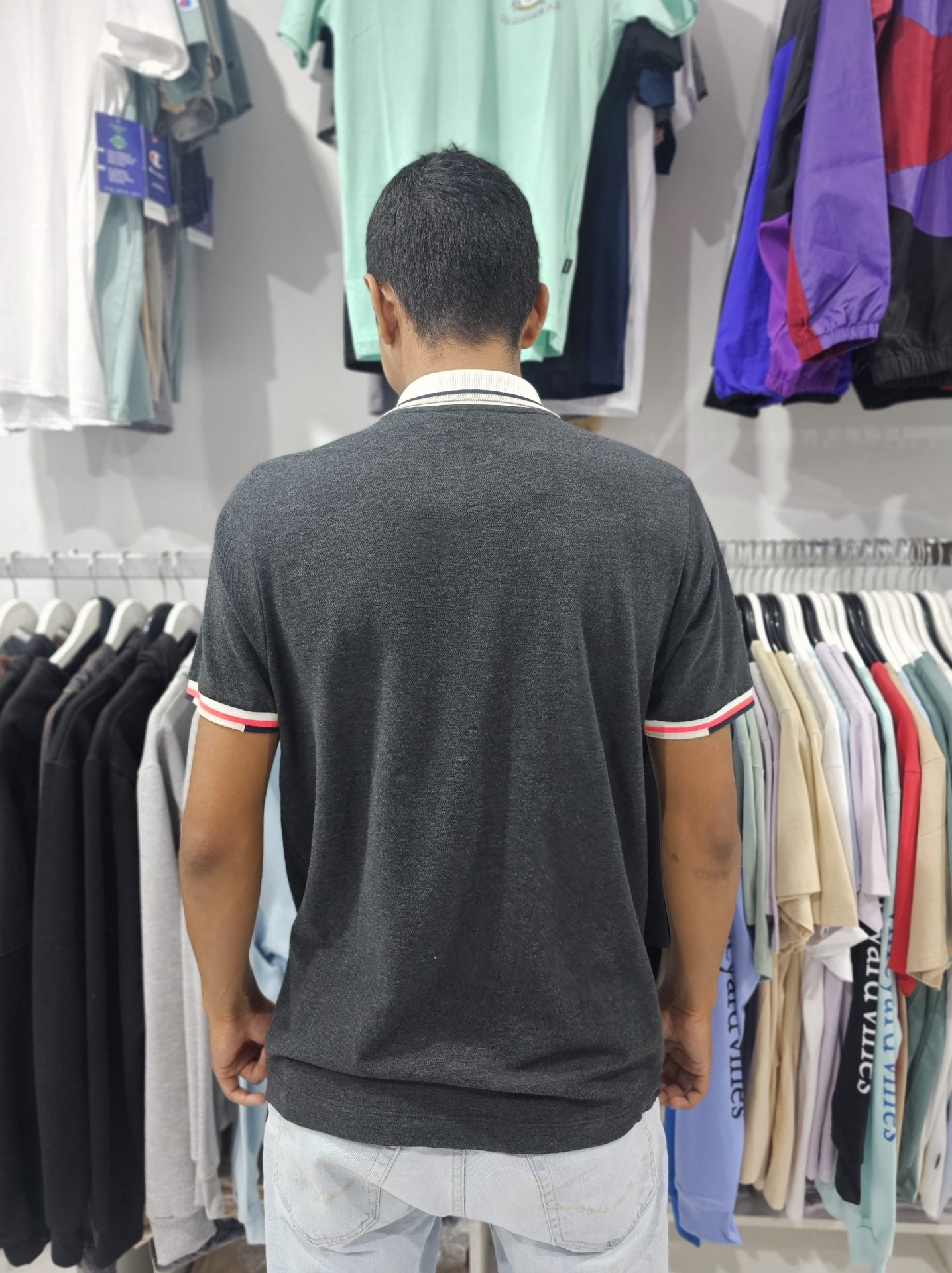 Polo Camisero Lacoste grafito cuello blanco / coral