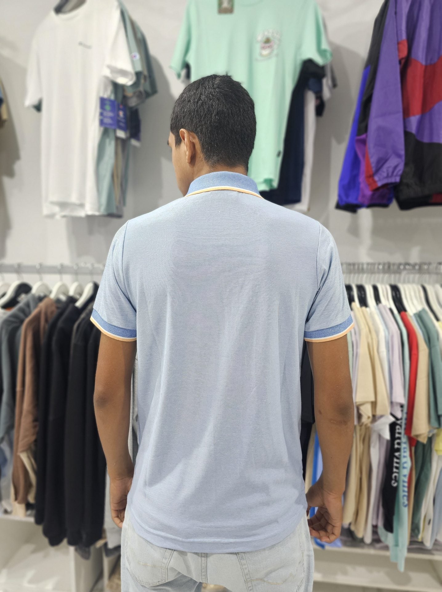 Polo Camisero Lacoste celeste / detalle melon cuello