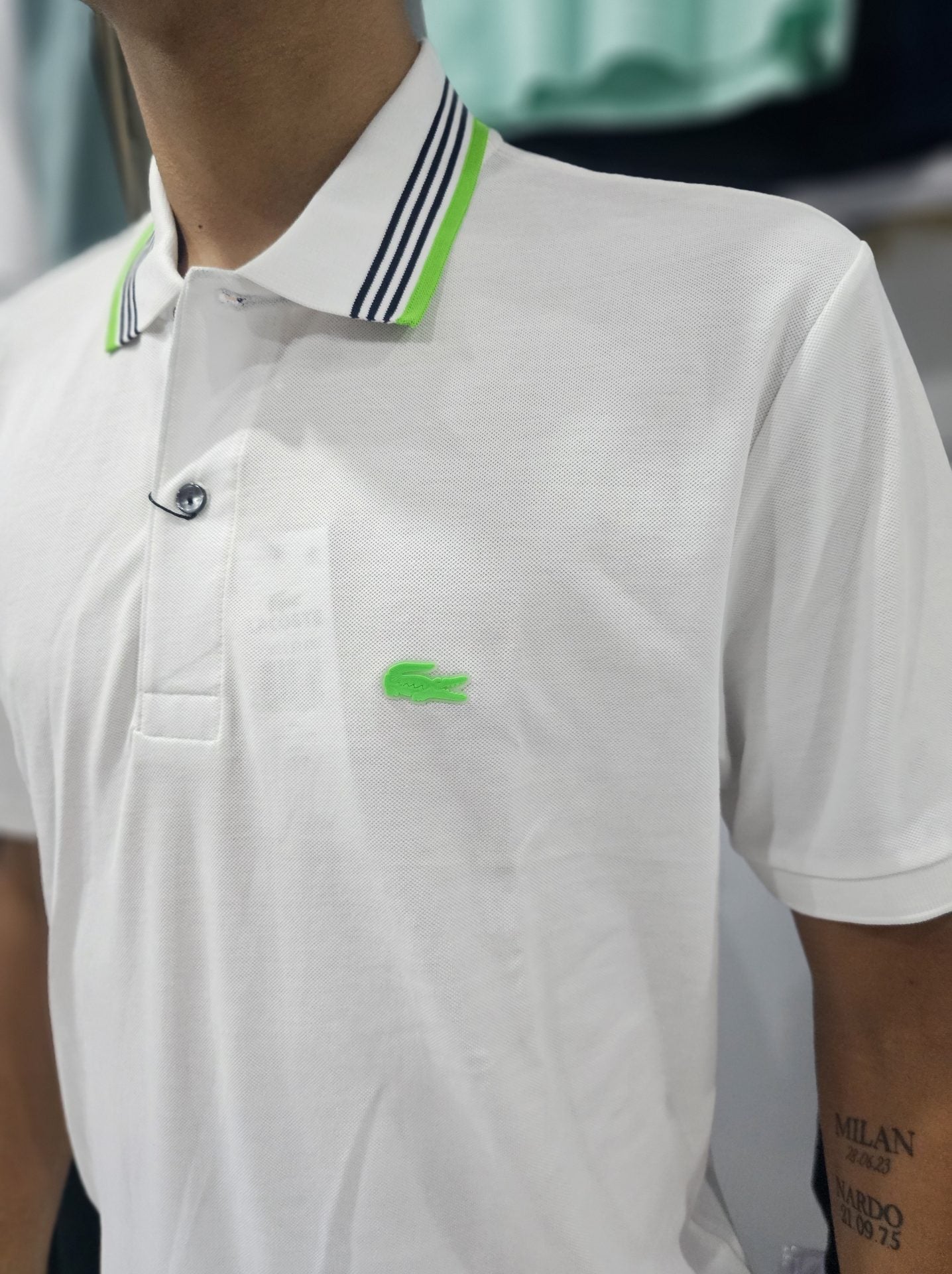 Polo Camisero Lacoste blanco / detalle en el cuello