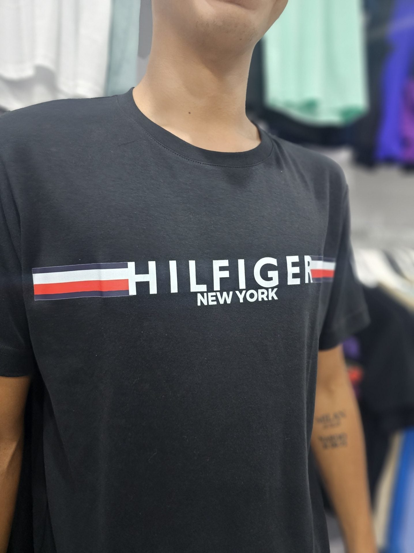 Polo tommy negro logo pecho