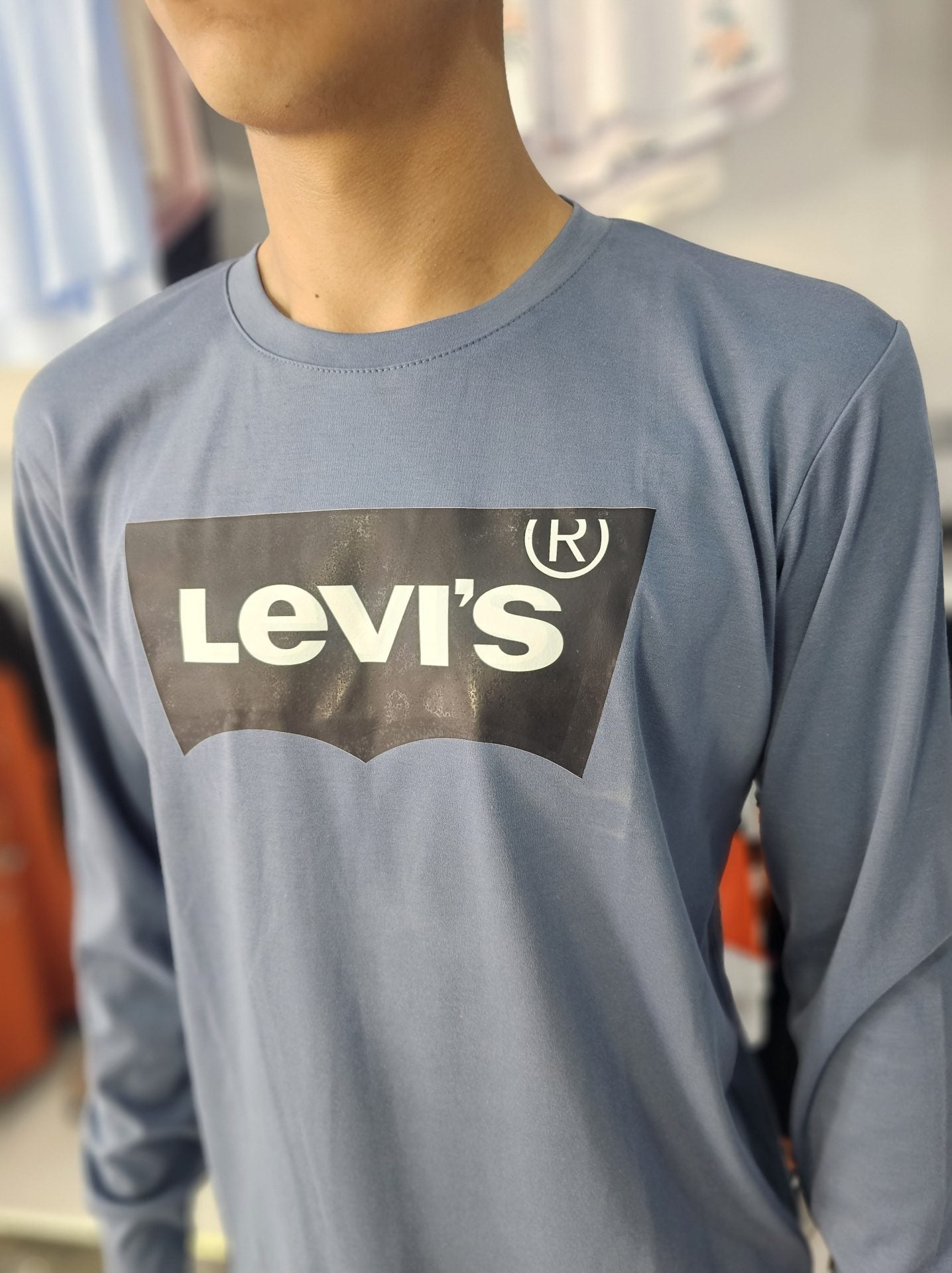 Polo manga larga levis color plomo rata