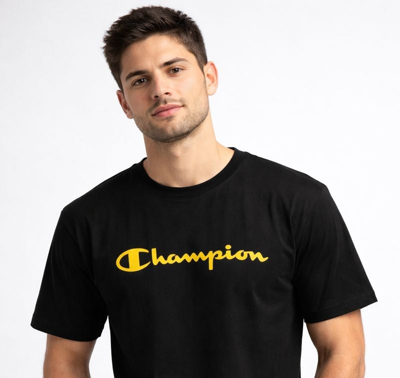 POLO CHAMPION NEGRO / LOGO CLASICO AMARILLO