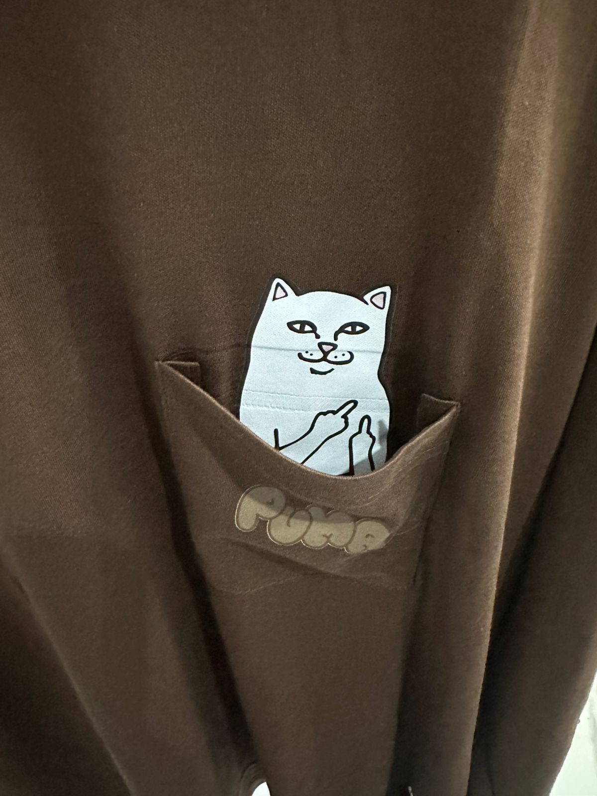 POLO MANGA LARGA CON BOLSILLO RIPNDIP / MARRON