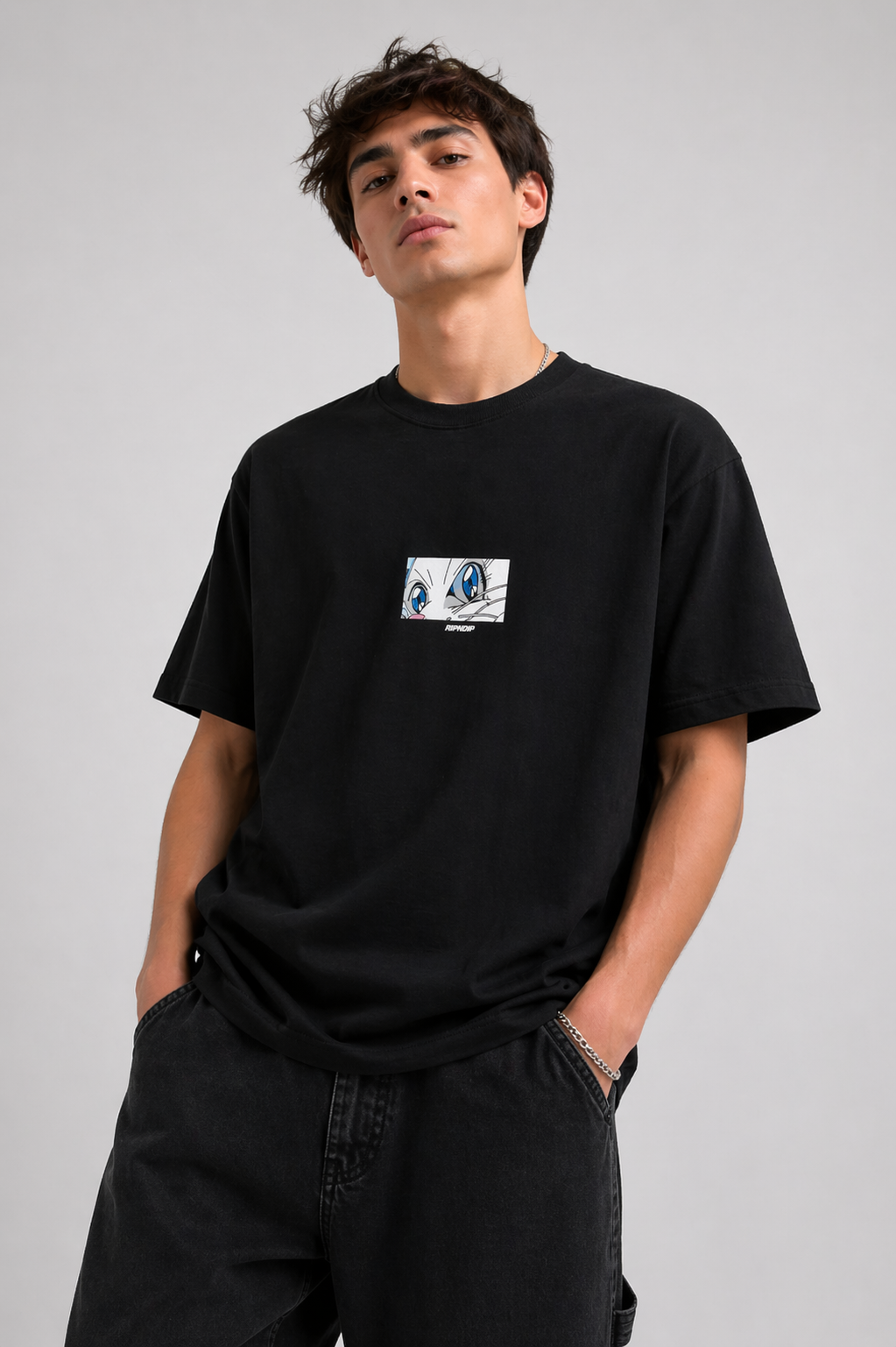 POLO RIPNDIP NEGRO / MIRADA GATO ANIME