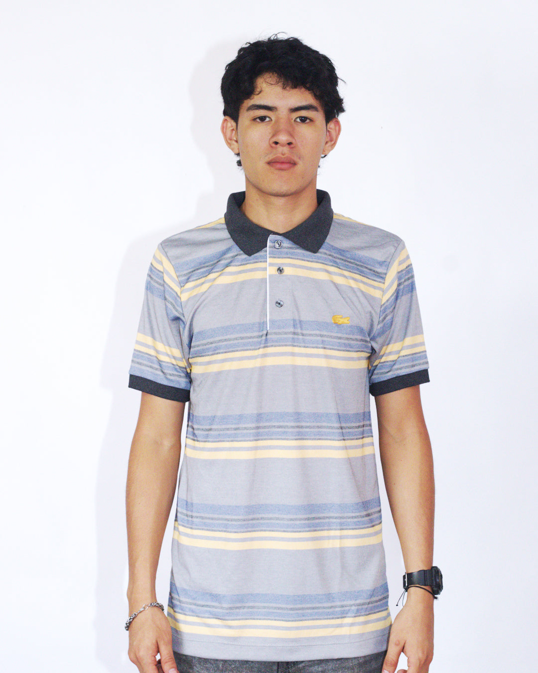 polo camisero lacoste - gris rayas azul/amarilla