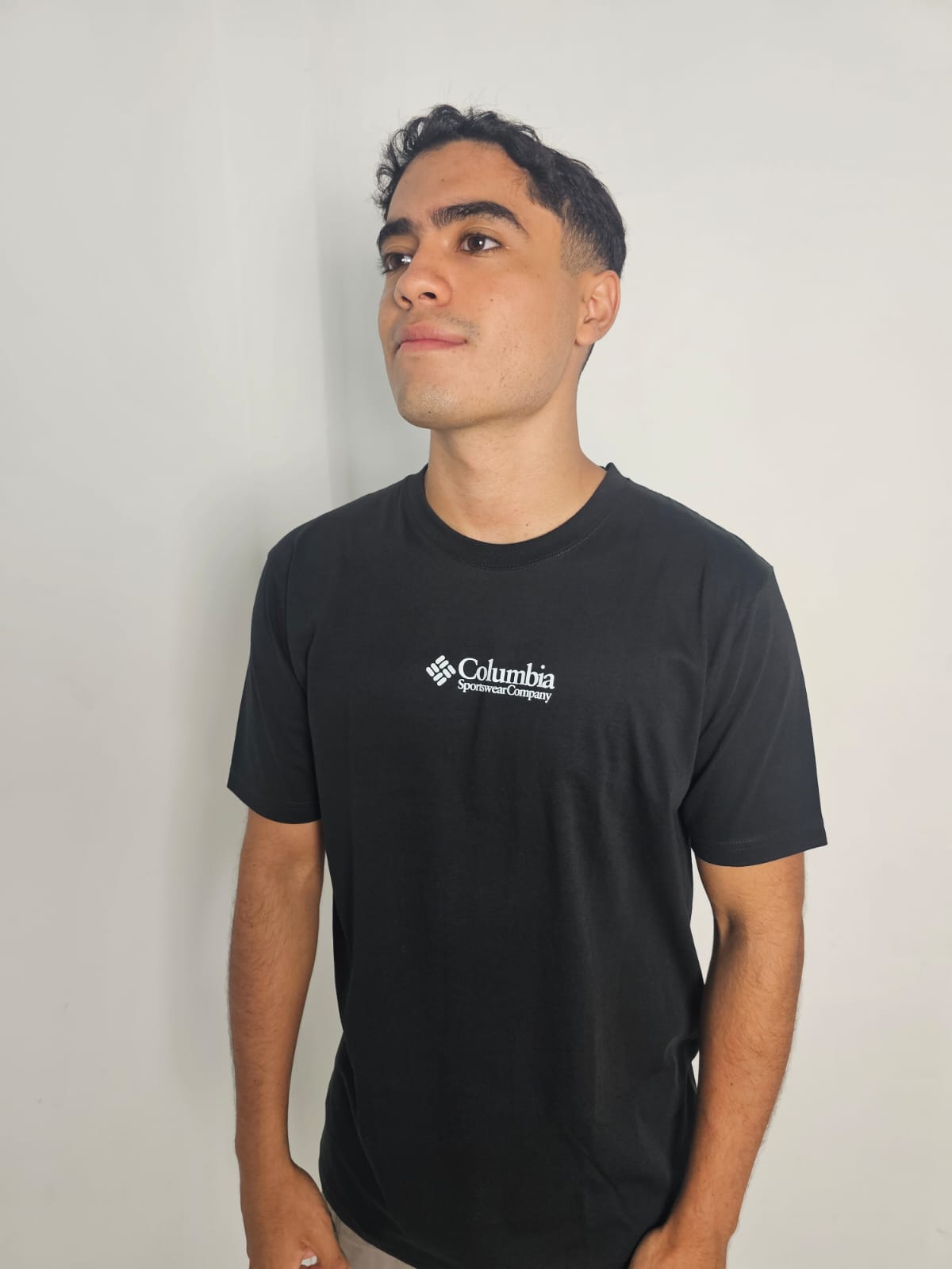 Polo Columbia negro / logo pecho pequeño