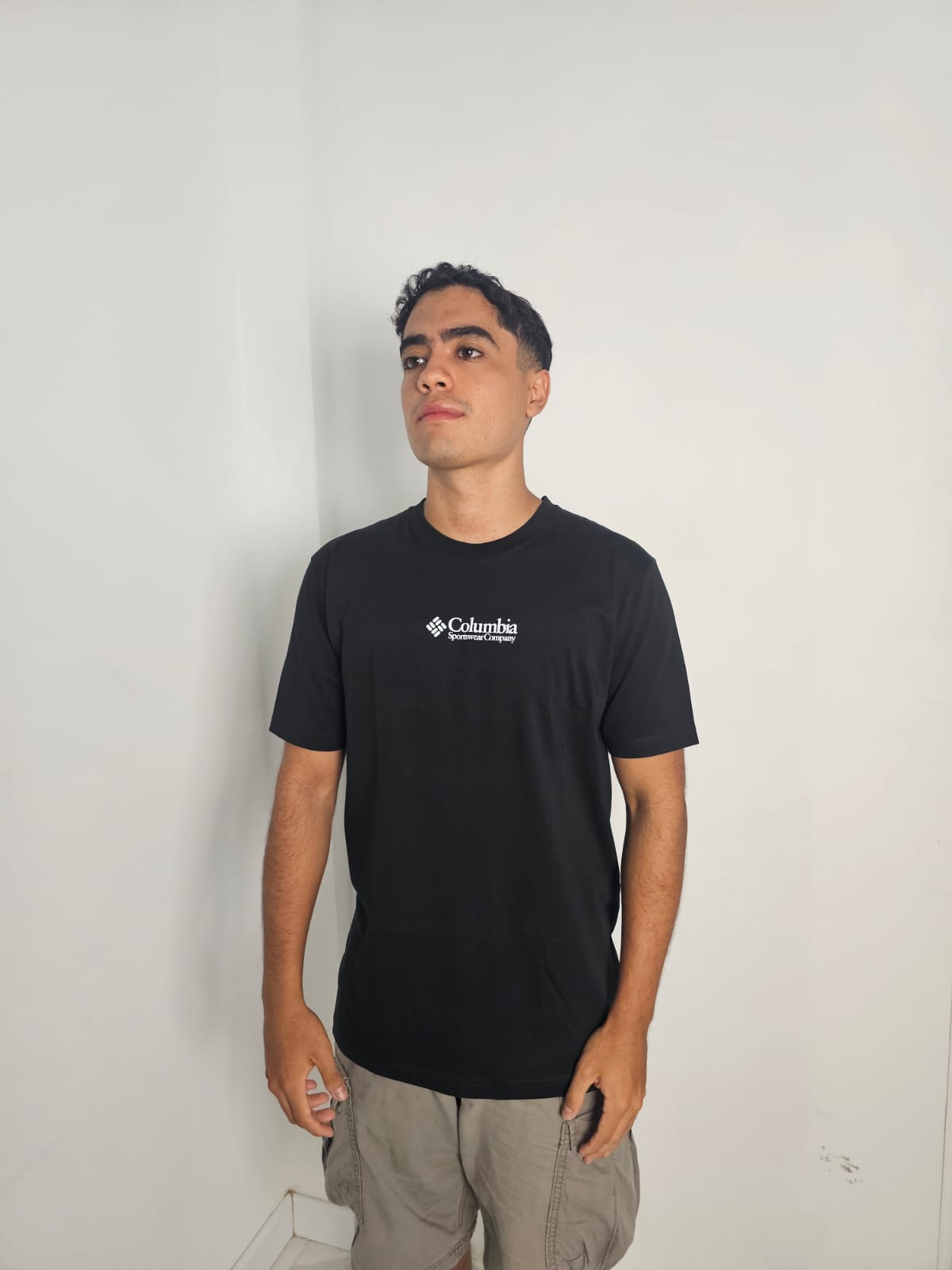 Polo Columbia negro / logo pecho pequeño