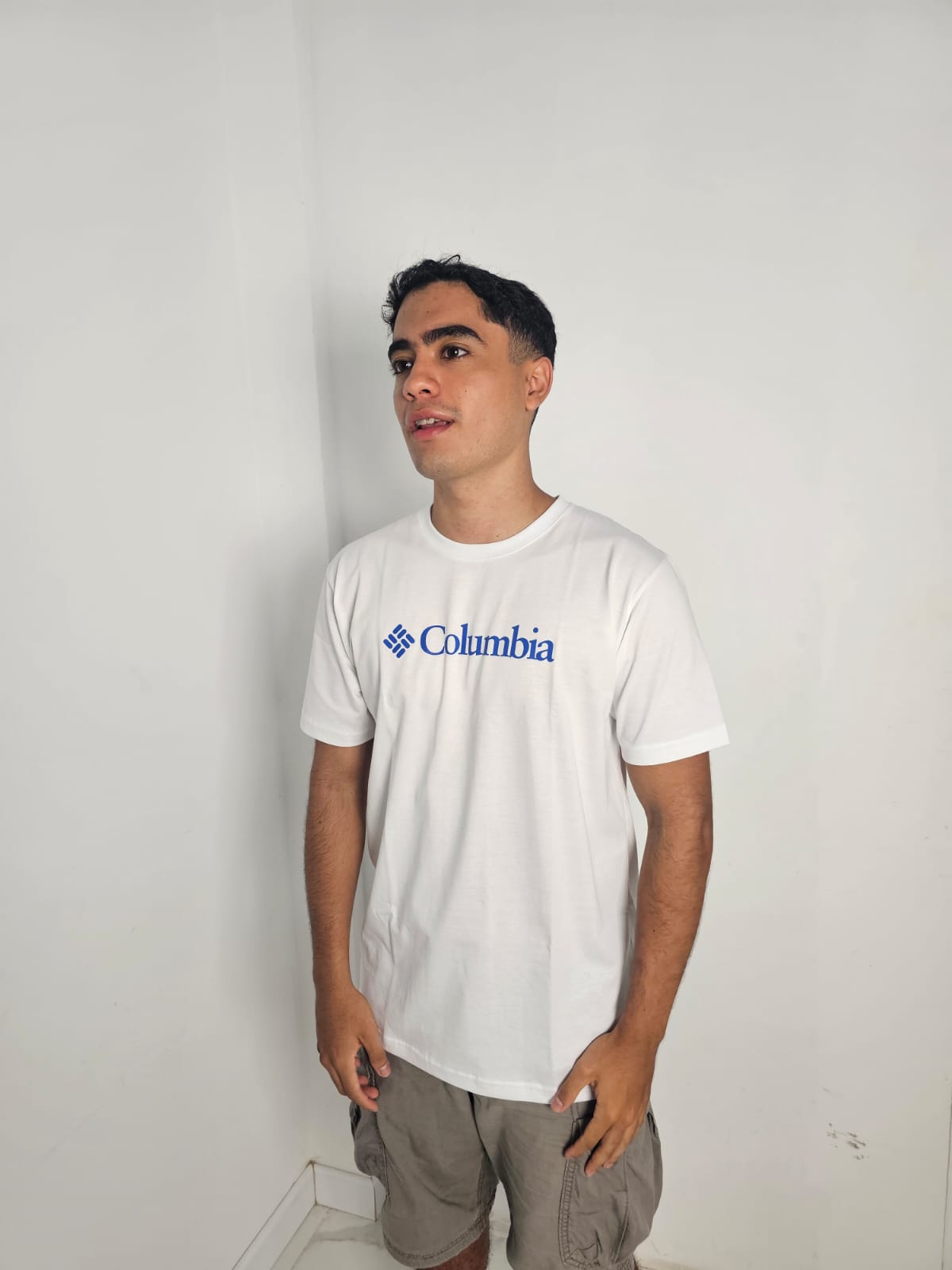 Polo Columbia blanco / Logo pecho azul