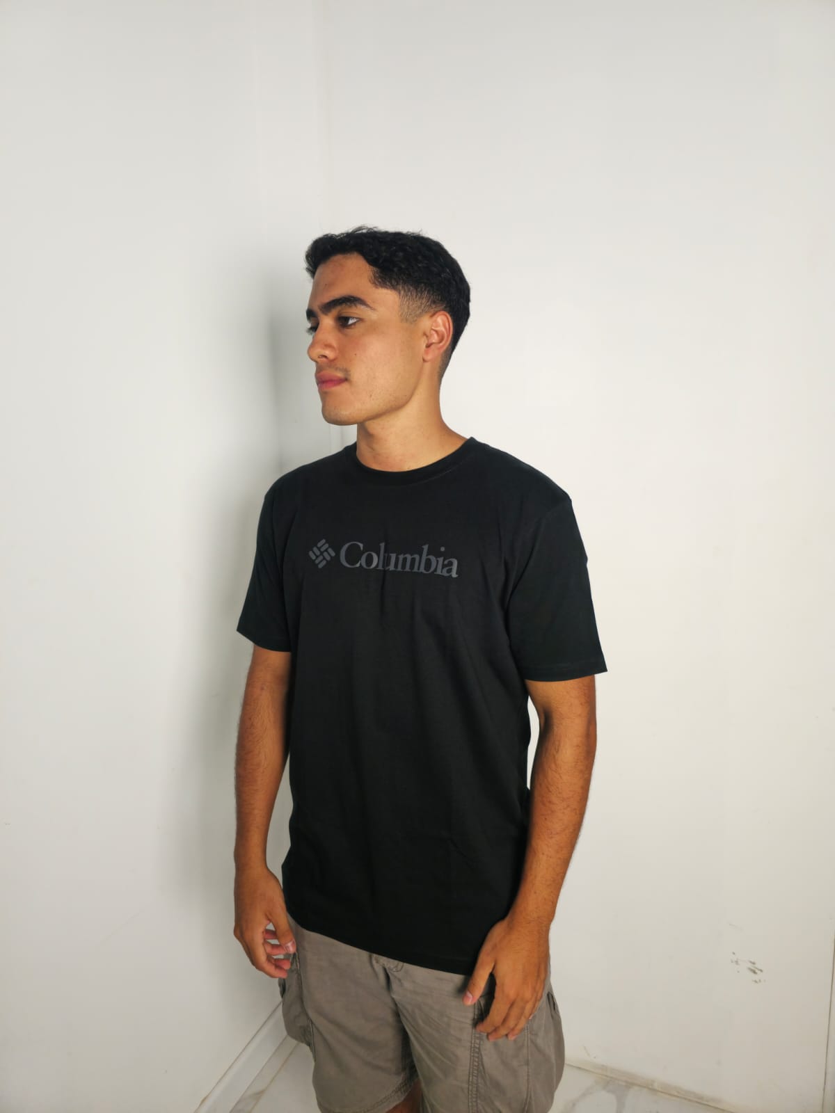Polo columbia negro / logo pecho plomo