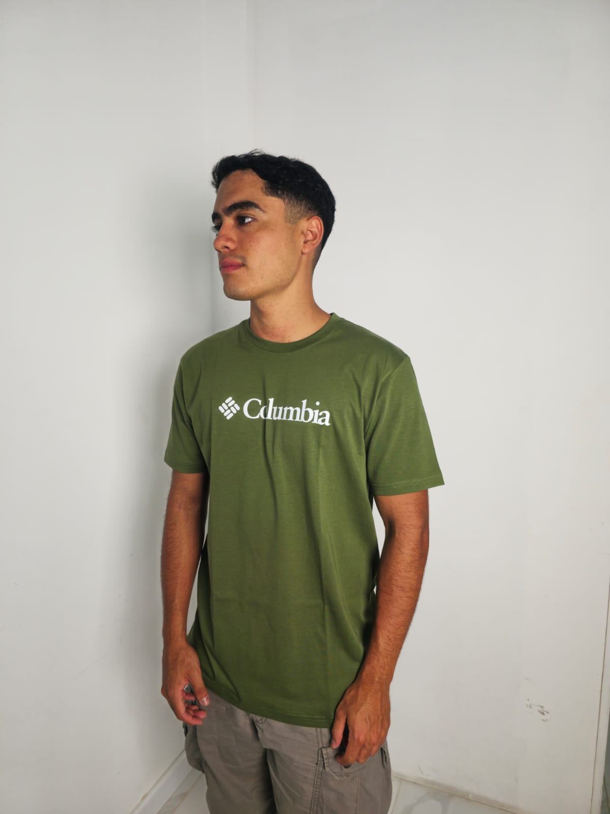 Polo Columbia verde / logo pecho blanco