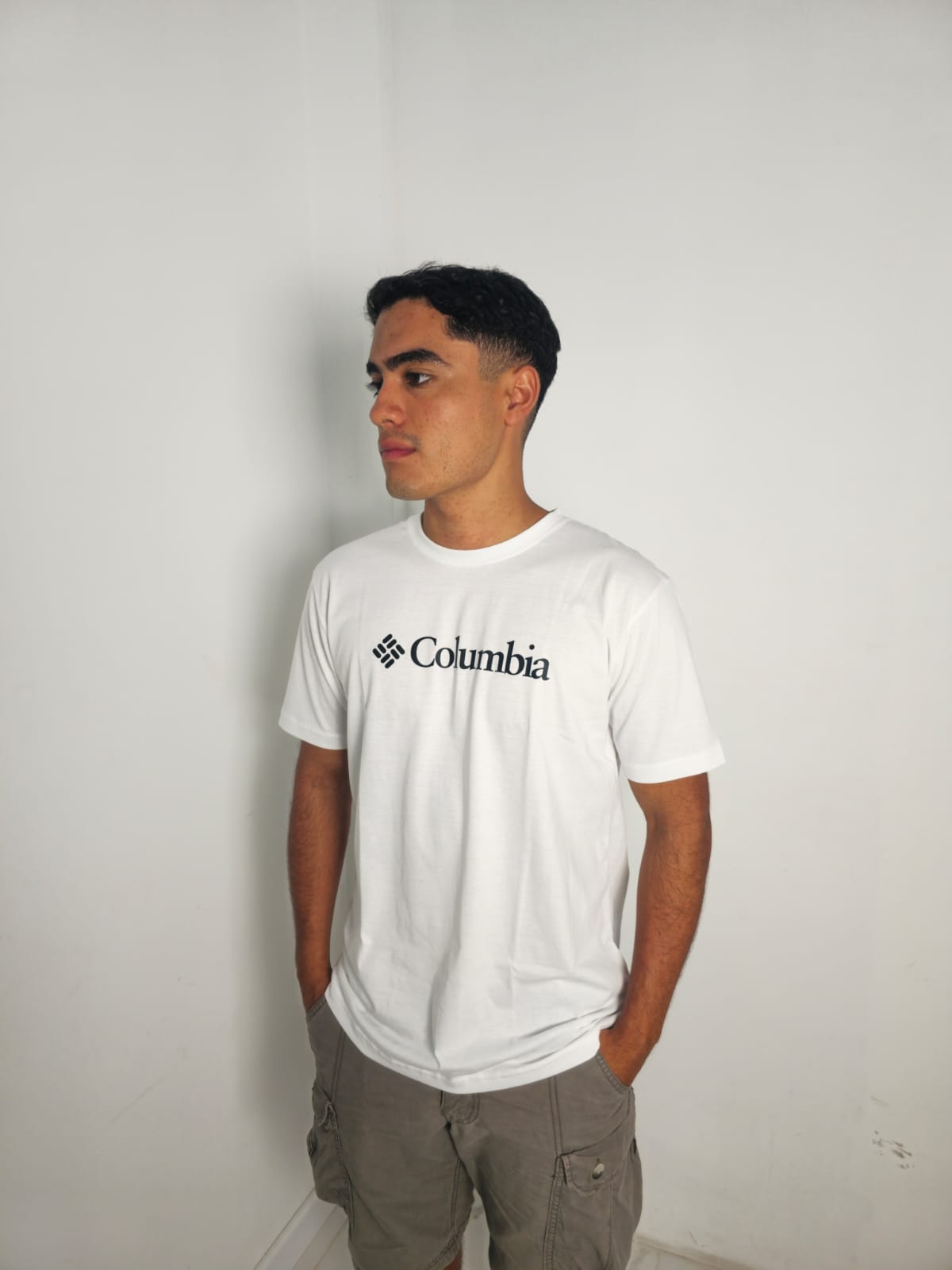 Polo Columbia blanco / logo pecho negro