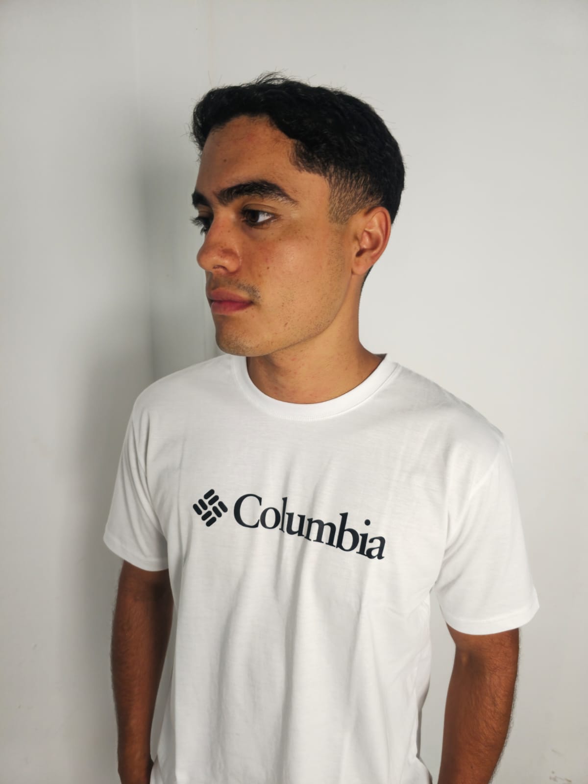 Polo Columbia blanco / logo pecho negro