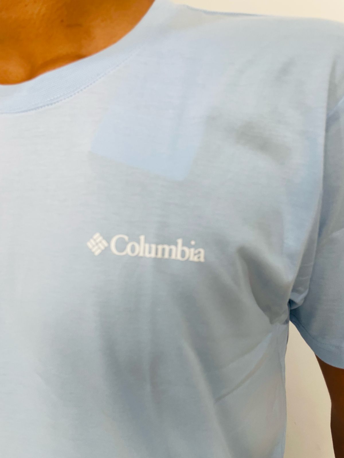 Polo Columbia celeste / Logo al costado pequeño