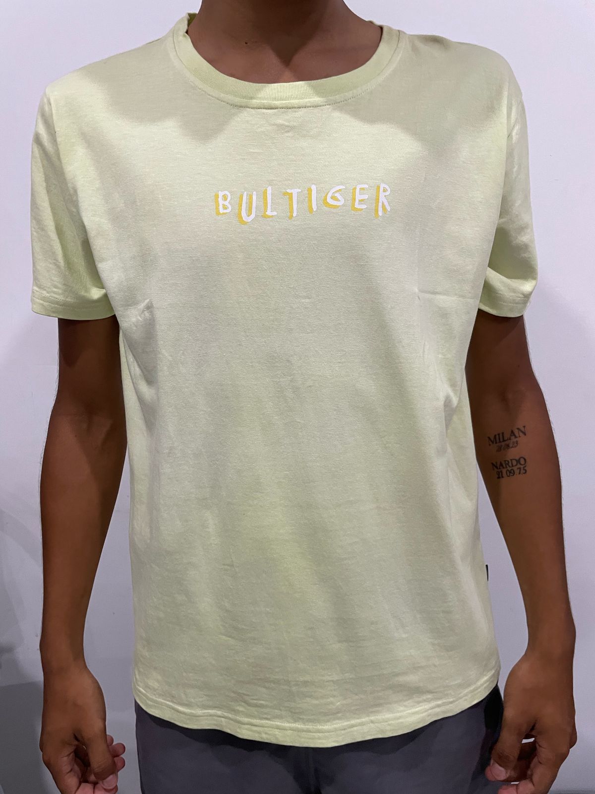 Polo Bultiger amarillo / Logo pecho blanco
