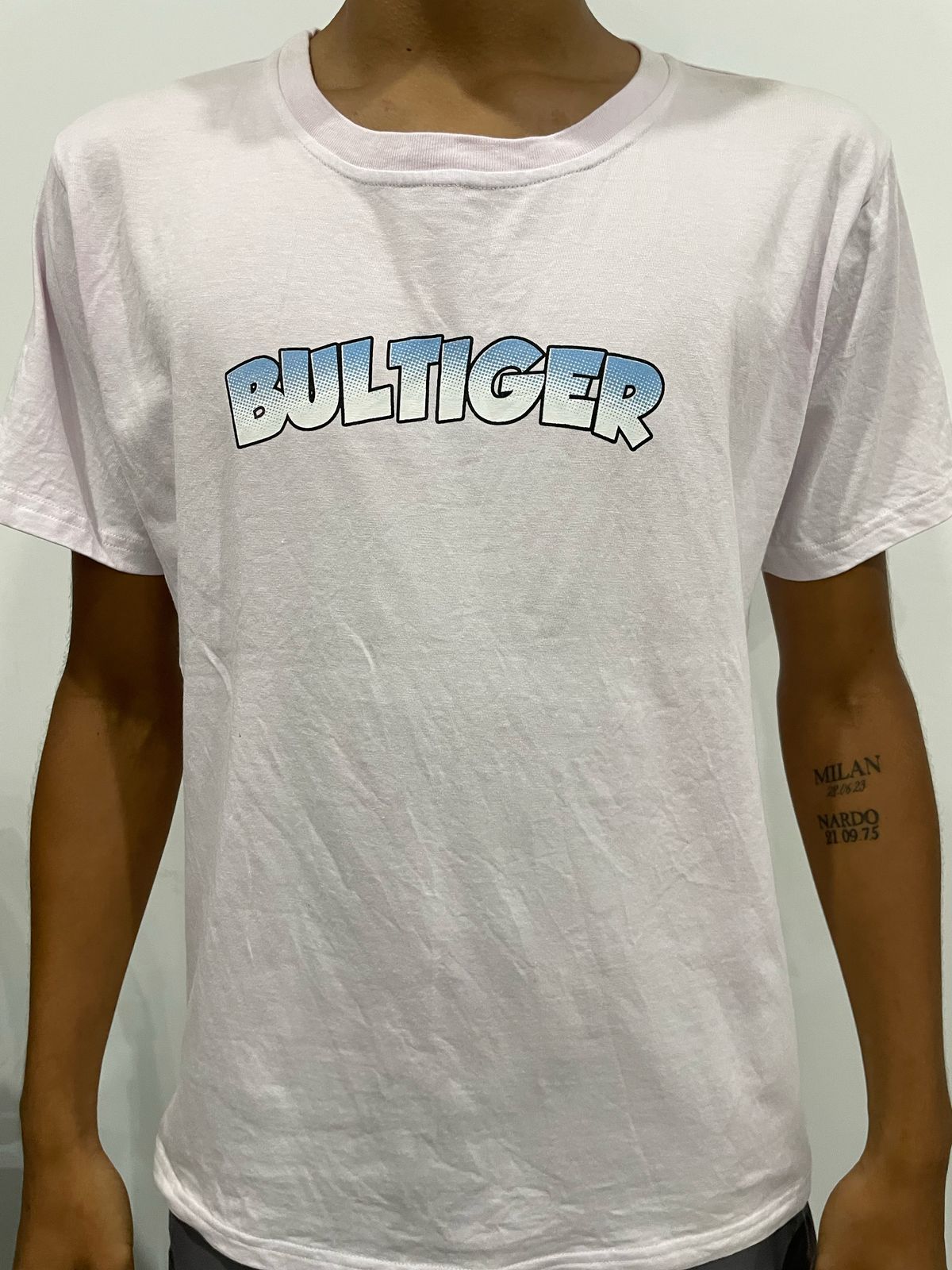 Polo Bultiger palo rosa / Logo pecho blanco-celeste