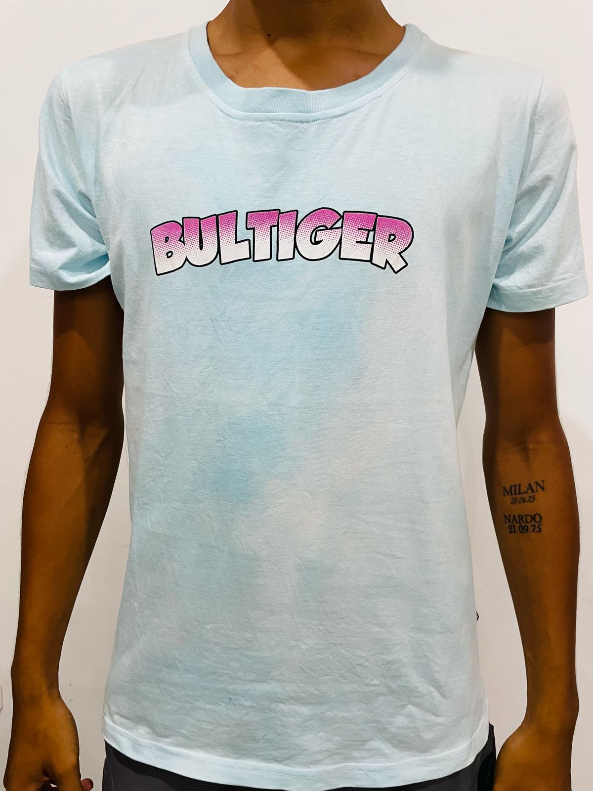Polo Bultiger celeste / Logo pecho Rosa-Blanco