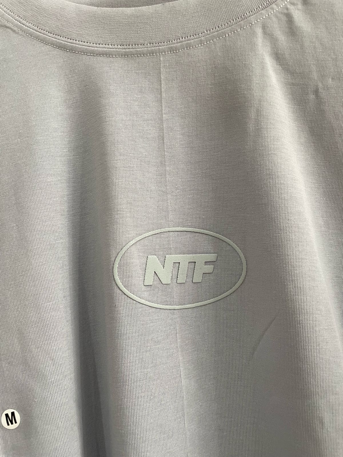 POLO BOXY FIT NTF / PLOMO / LOGO ALTO RELIEVE