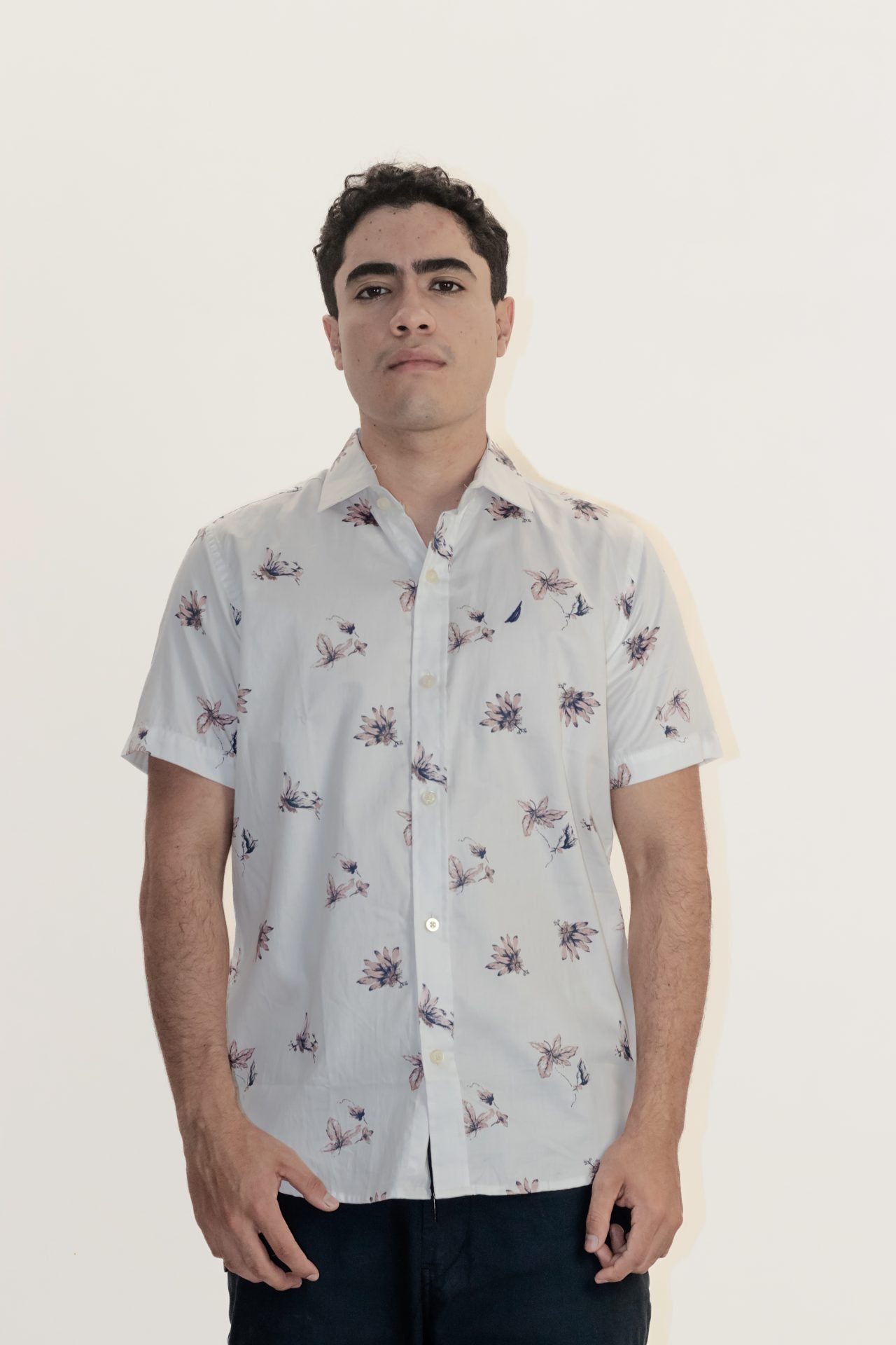 Camisa Nautica blanca / floreada