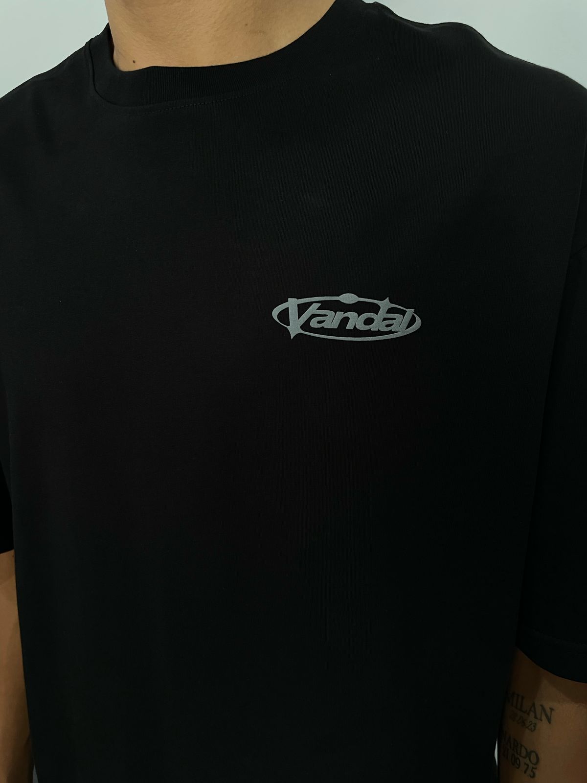 Polo Boxy Fit Vandal negro/ logo pecho gris oscuro