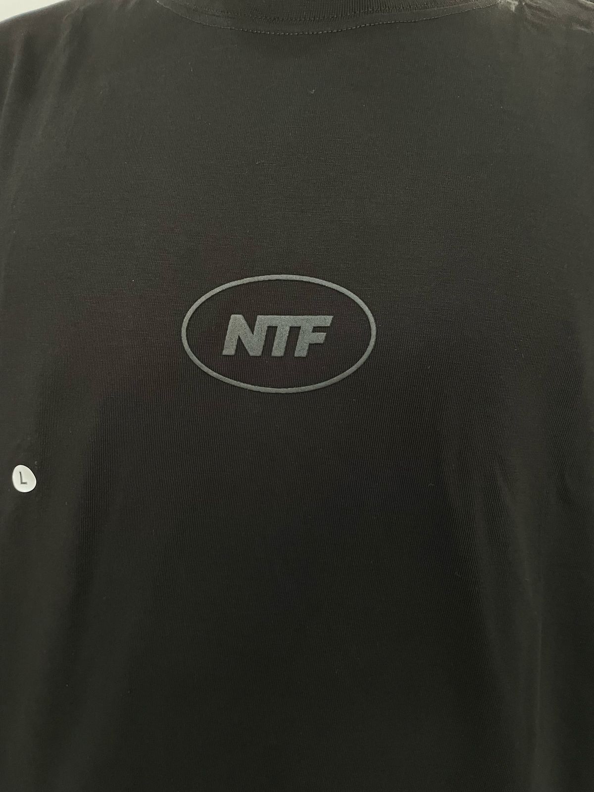 POLO BOXYFIT NTF / NEGRO / LOGO ALTO RELIEVE