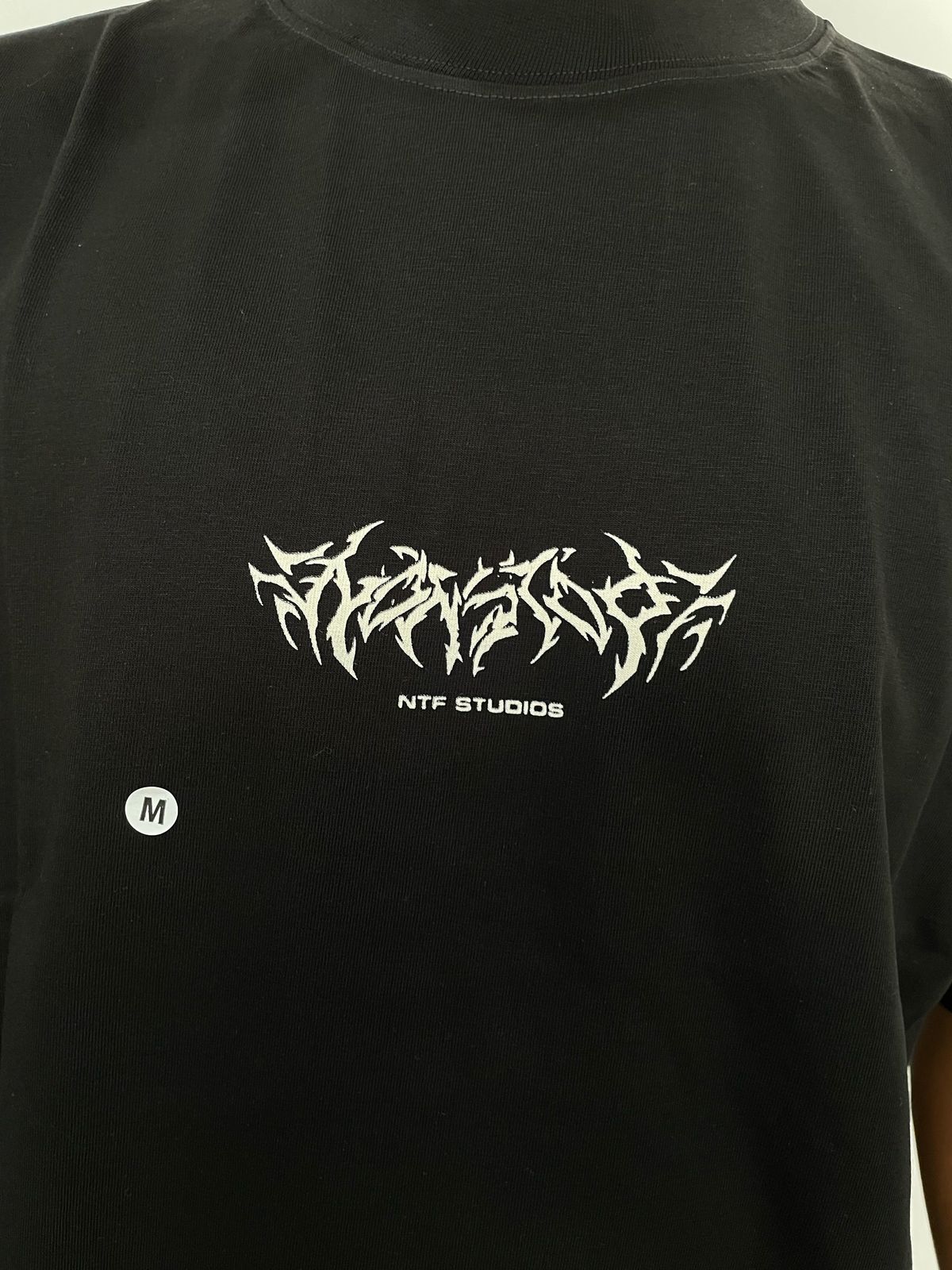 Polo Boxy Fit NTF negro / logo pecho dragón