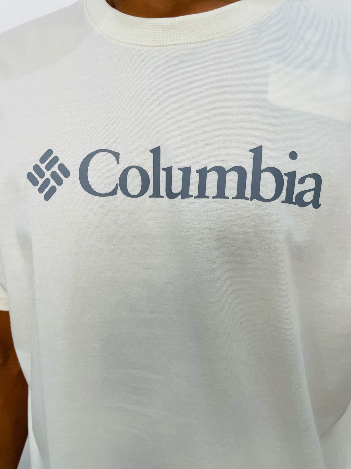 Polo Columbia crema / Logo pecho grande