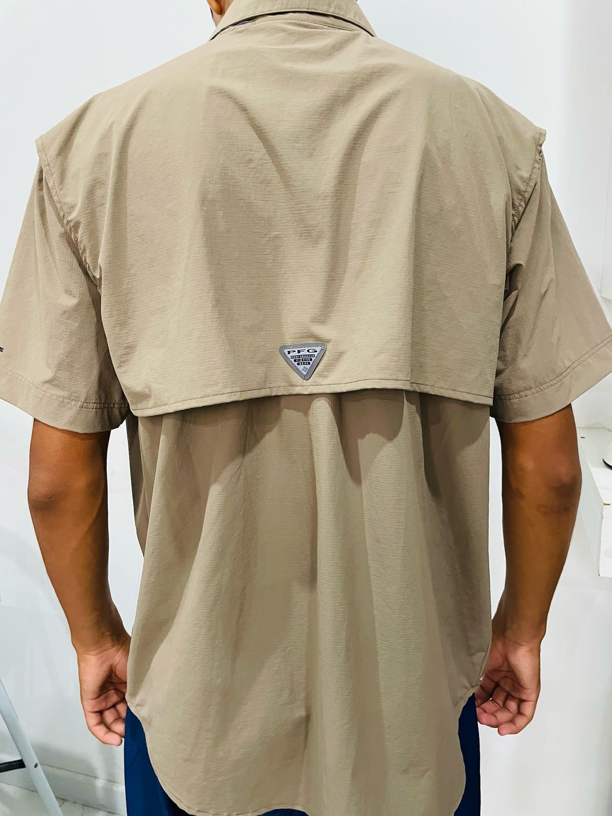 Camisa Columbia beage / Respirador