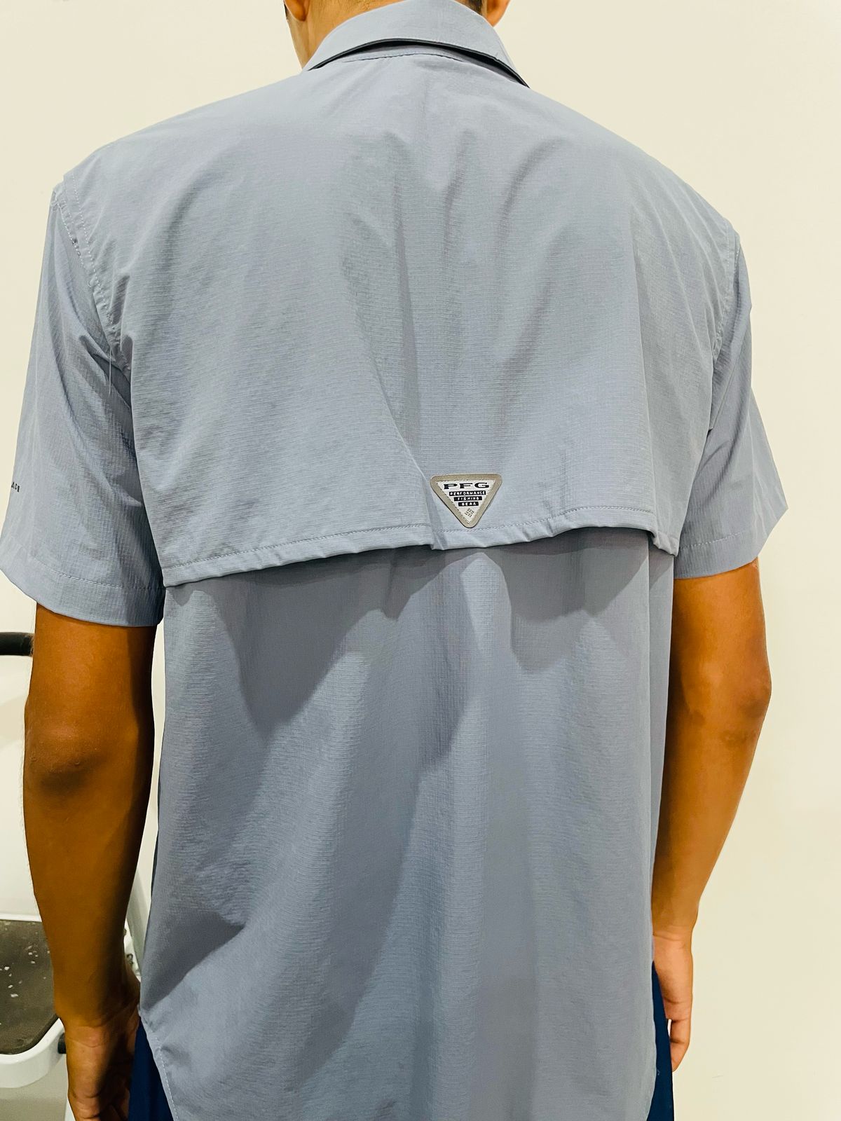 Camisa Columbia gris claro / Respirador