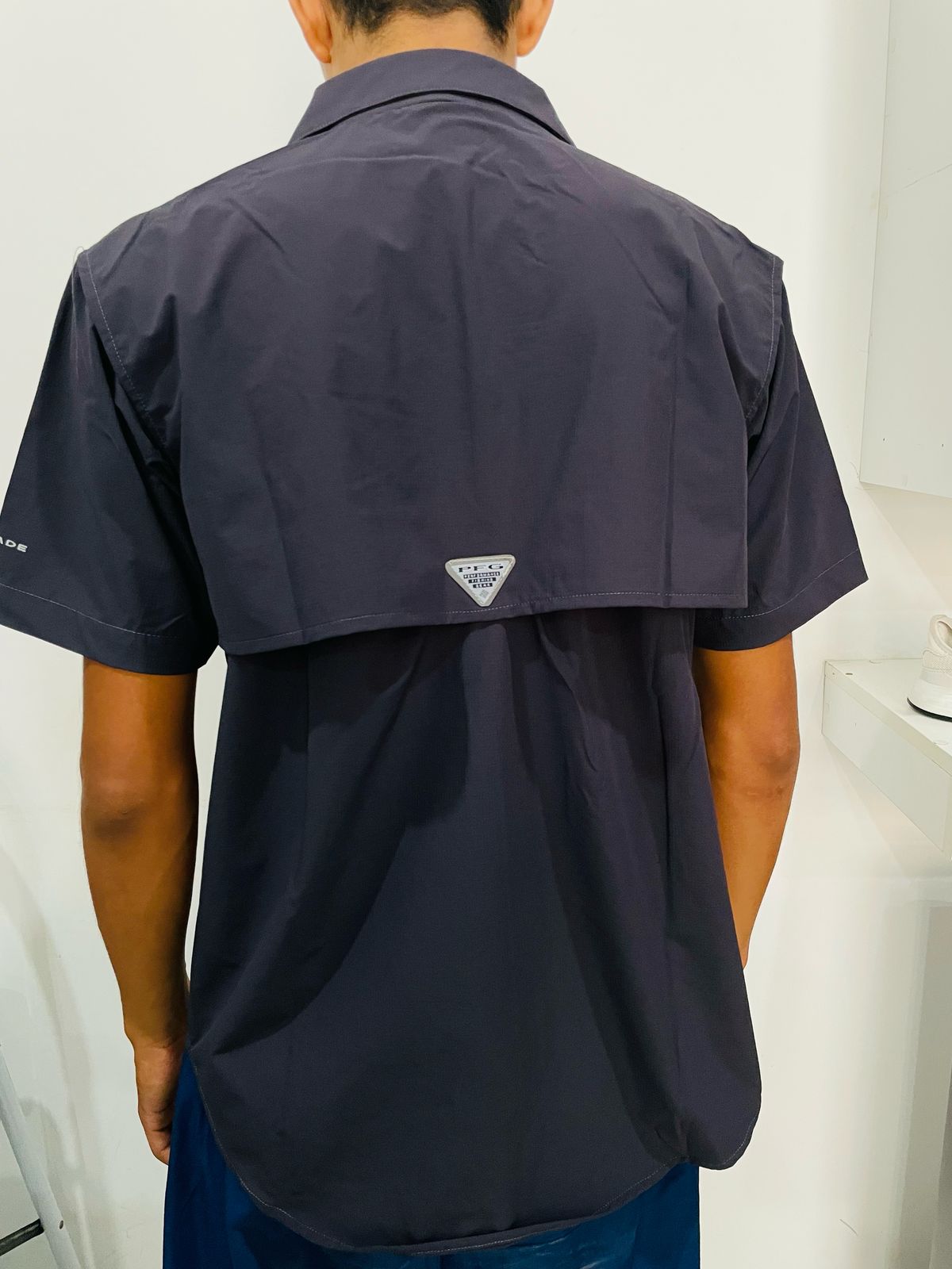 Camisa Columbia plomo oscuro / Respirador