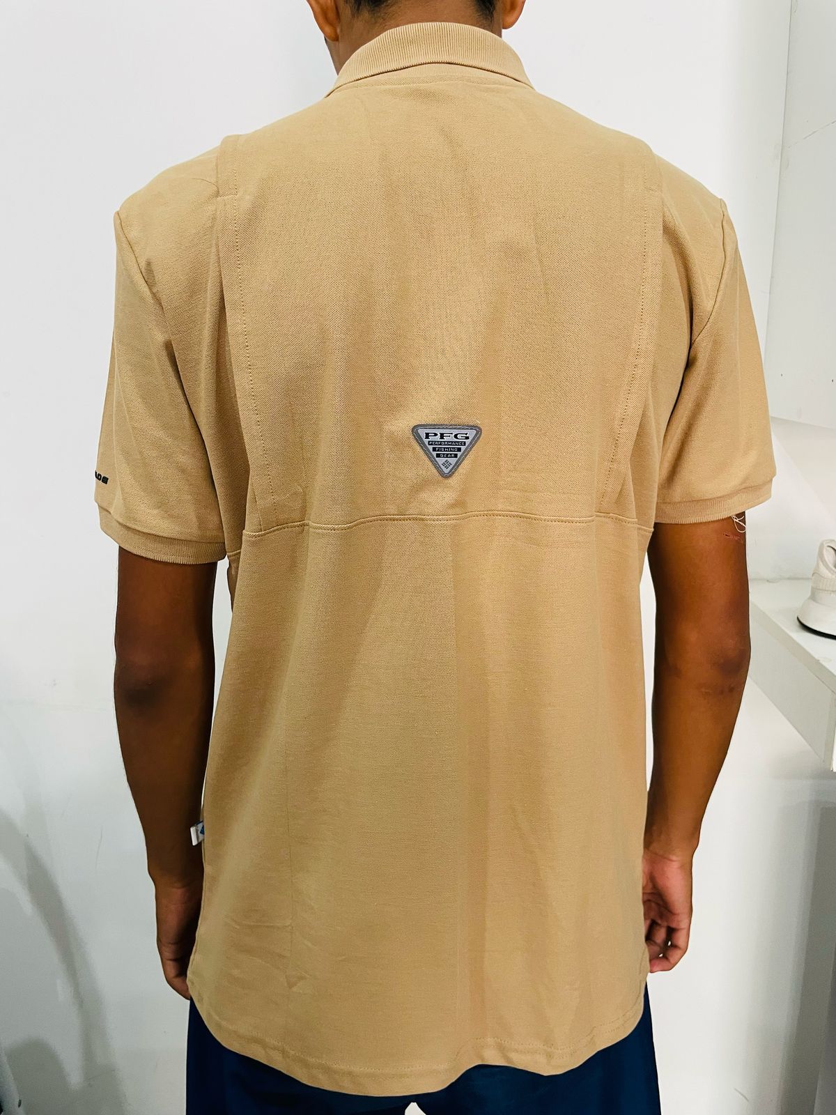 Polo camisero Columbia marron claro - logo negro / Respirador