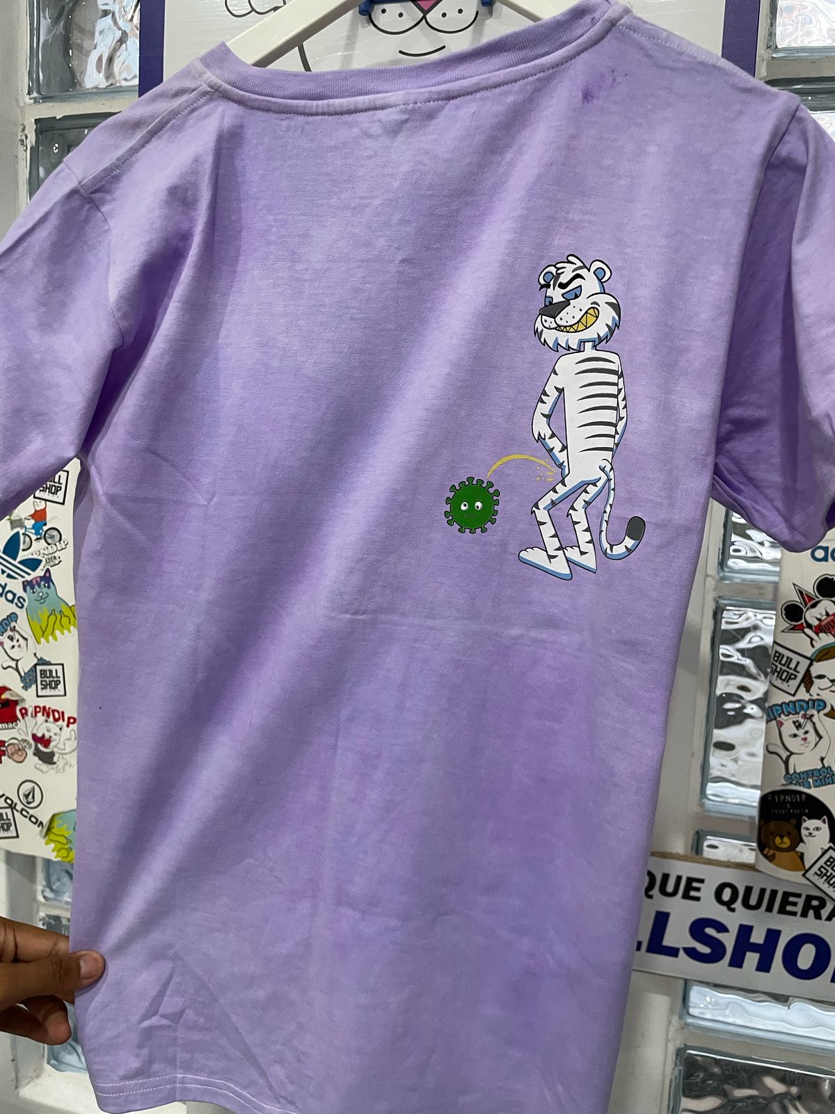 Polo Bultiger morado / Logo pequeño amarillo