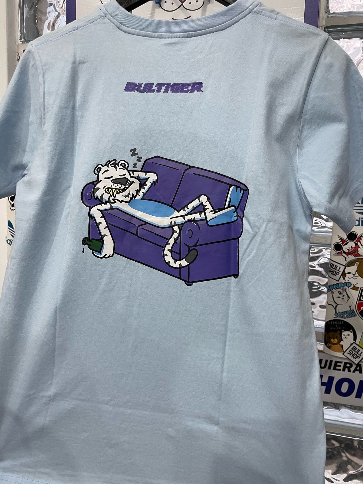 Polo Bultiger celeste / Logo pecho morado