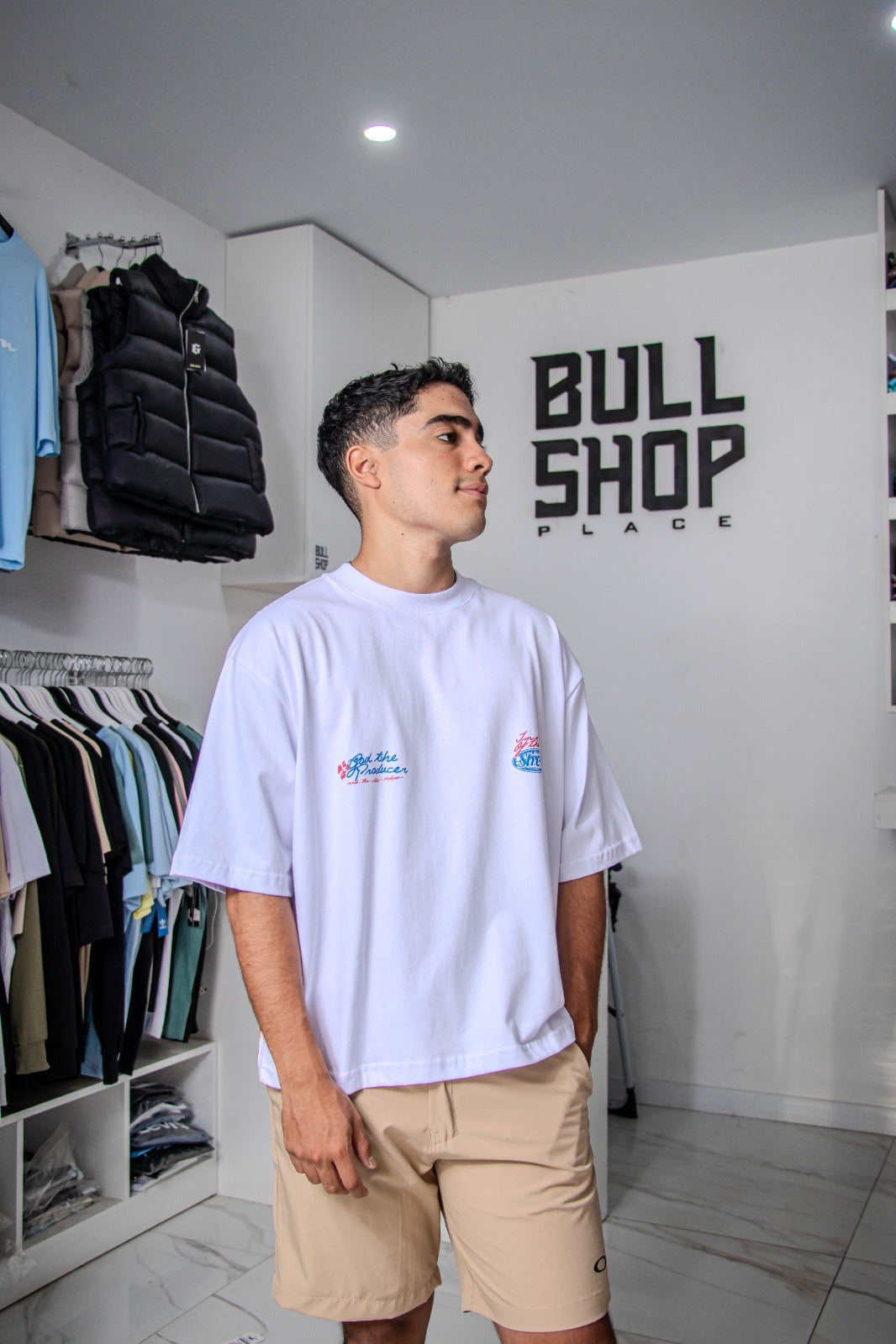 Polo KLEDINGSTREET blanco / Logo espalda