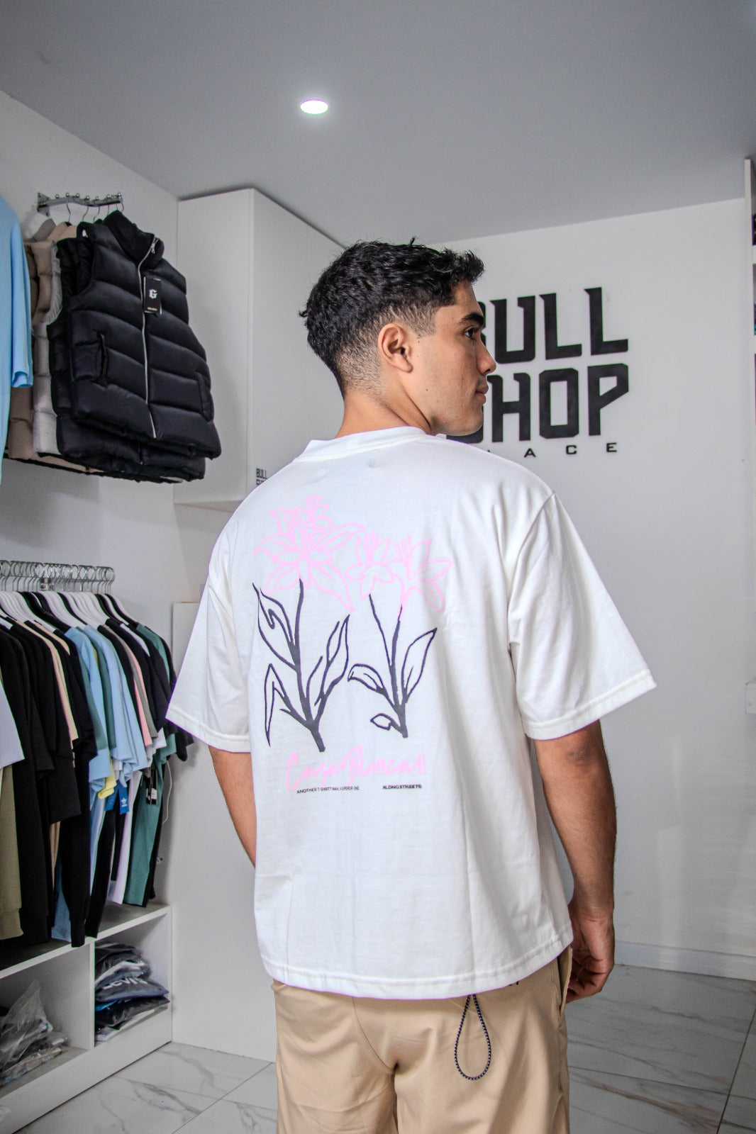 Polo KLEDINGSTREET blanco / Logo flores pecho