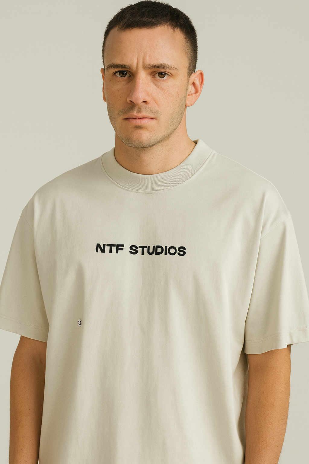Polo Boxy Fit NTF crema claro / Logo pecho