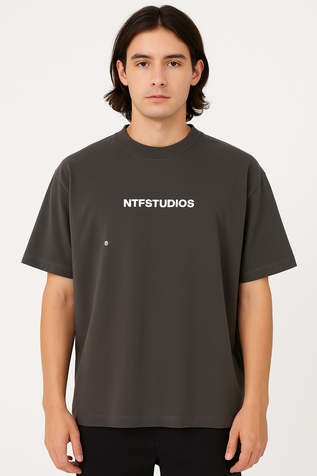 POLO BOXY FIT NTF / GRIS OSCURO / LOGO PECHO NTF STUDIOS