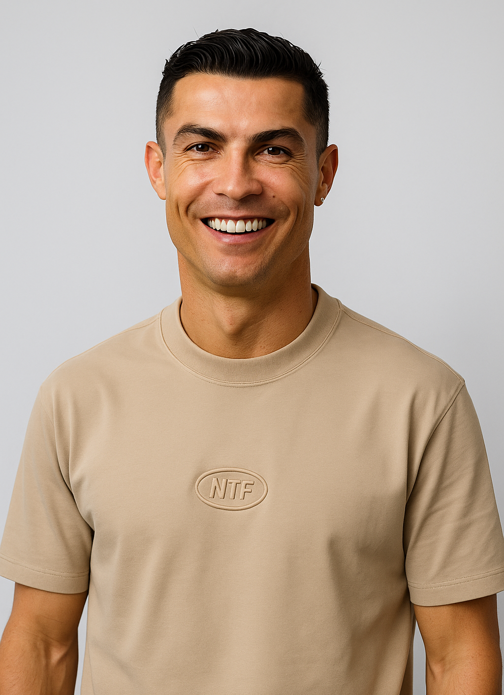 POLO BOXY FIT NTF / BEIGE ARENA / LOGO CLASICO ALTO RELIEVE PECHO