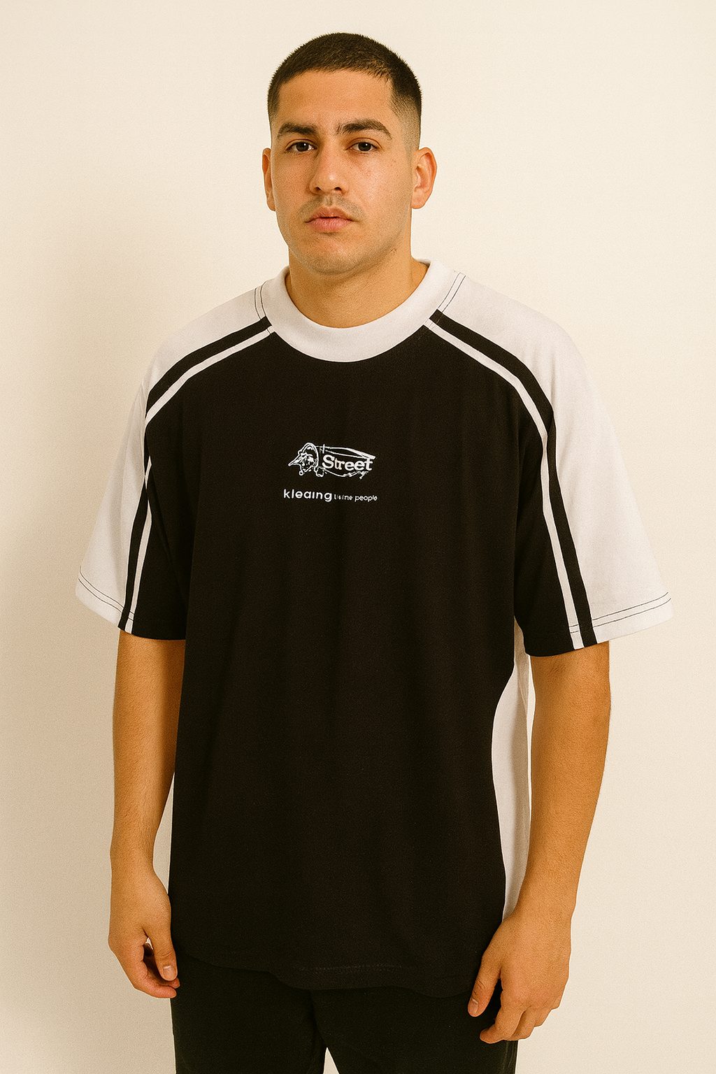 Polo Kleding boxy negro / detalle manga blanca