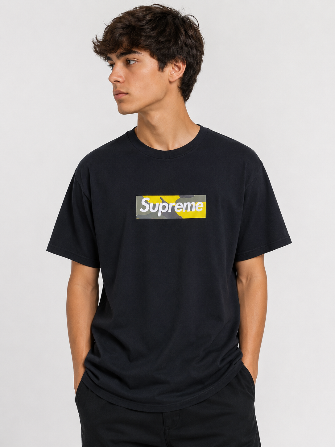 POLO SUPREME NEGRO / LOGO AMARILLOS CLASICO